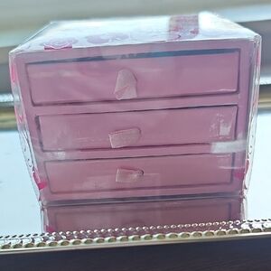 New Cassie's Make-Me-Up Cabinet By Pop Beauty - Pink